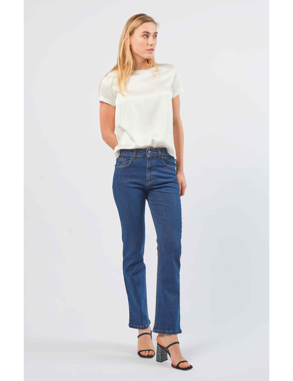 FLARE JEANS - 