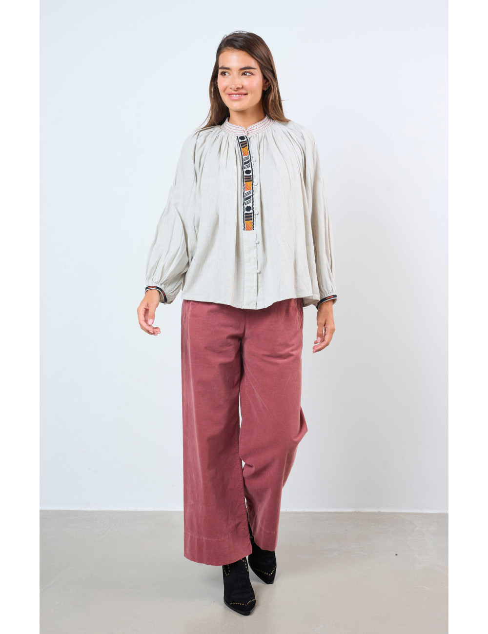 PANTALON EN VELOURS LISSE - 