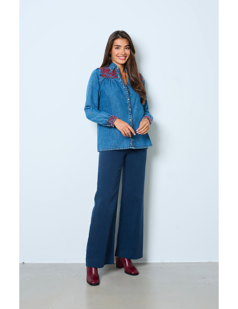 GEBORDUURDE DENIM BLOUSE - 