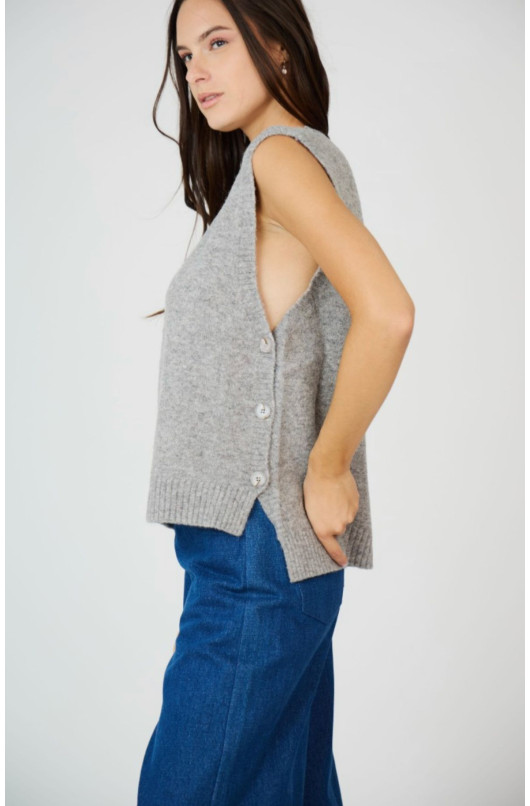 Sleeveless round neck sweater - 3