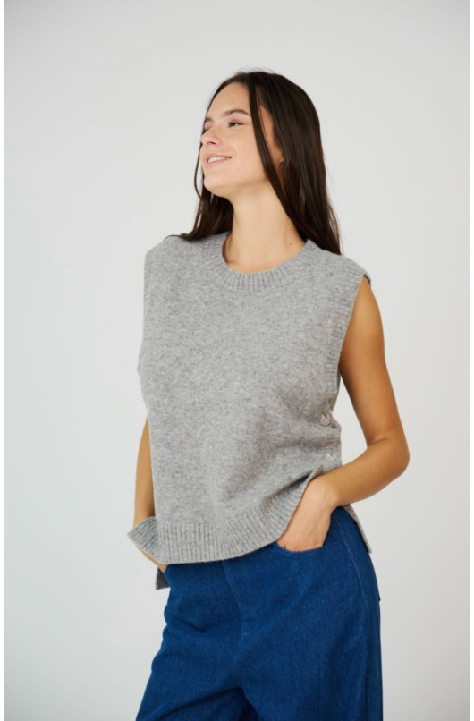 Sleeveless round neck sweater - 5