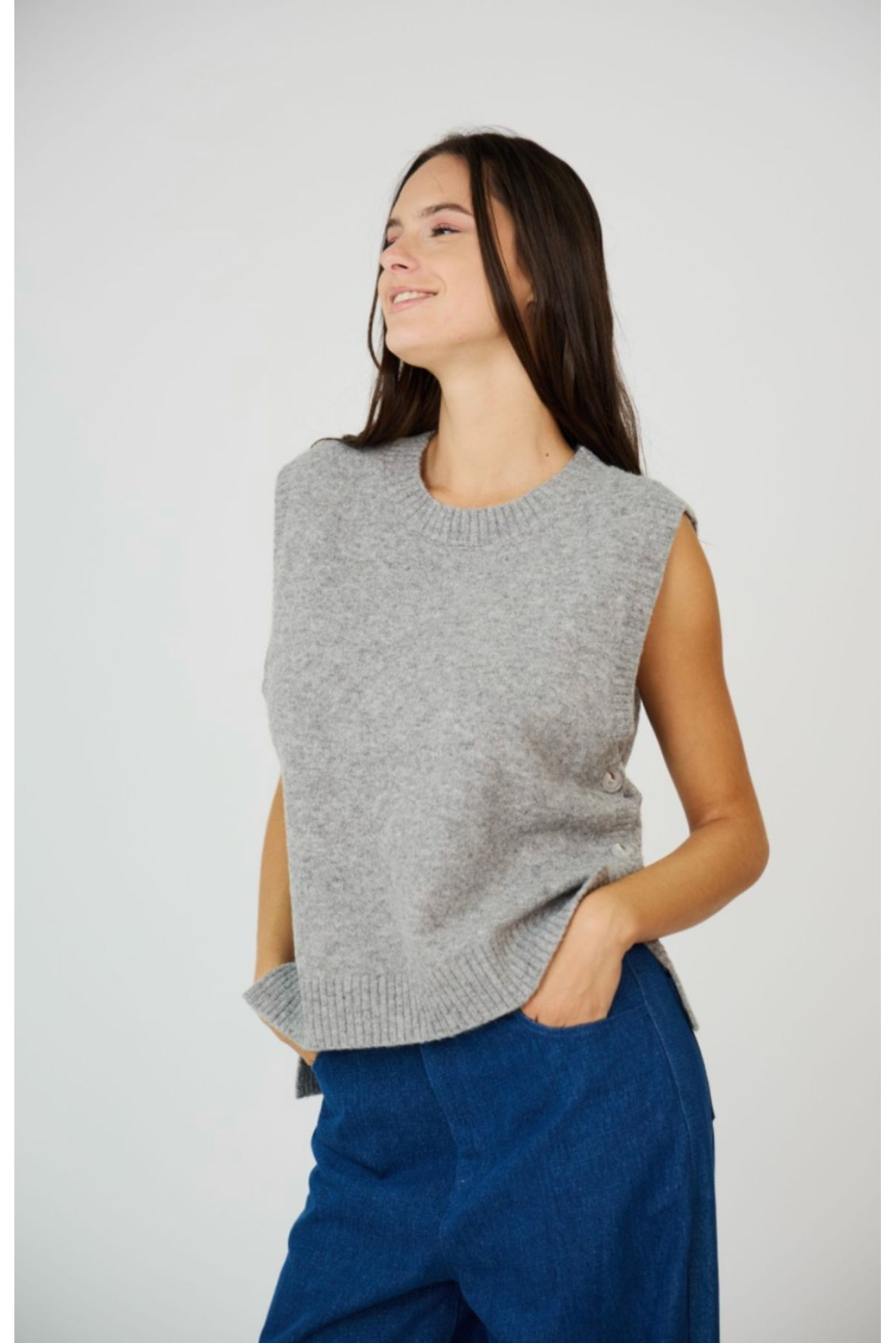 Sleeveless round neck sweater - 5